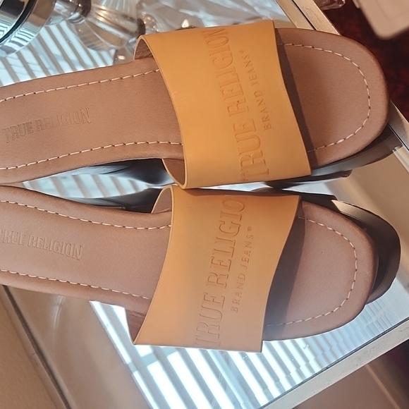 Clogs - Picture 4 of 4